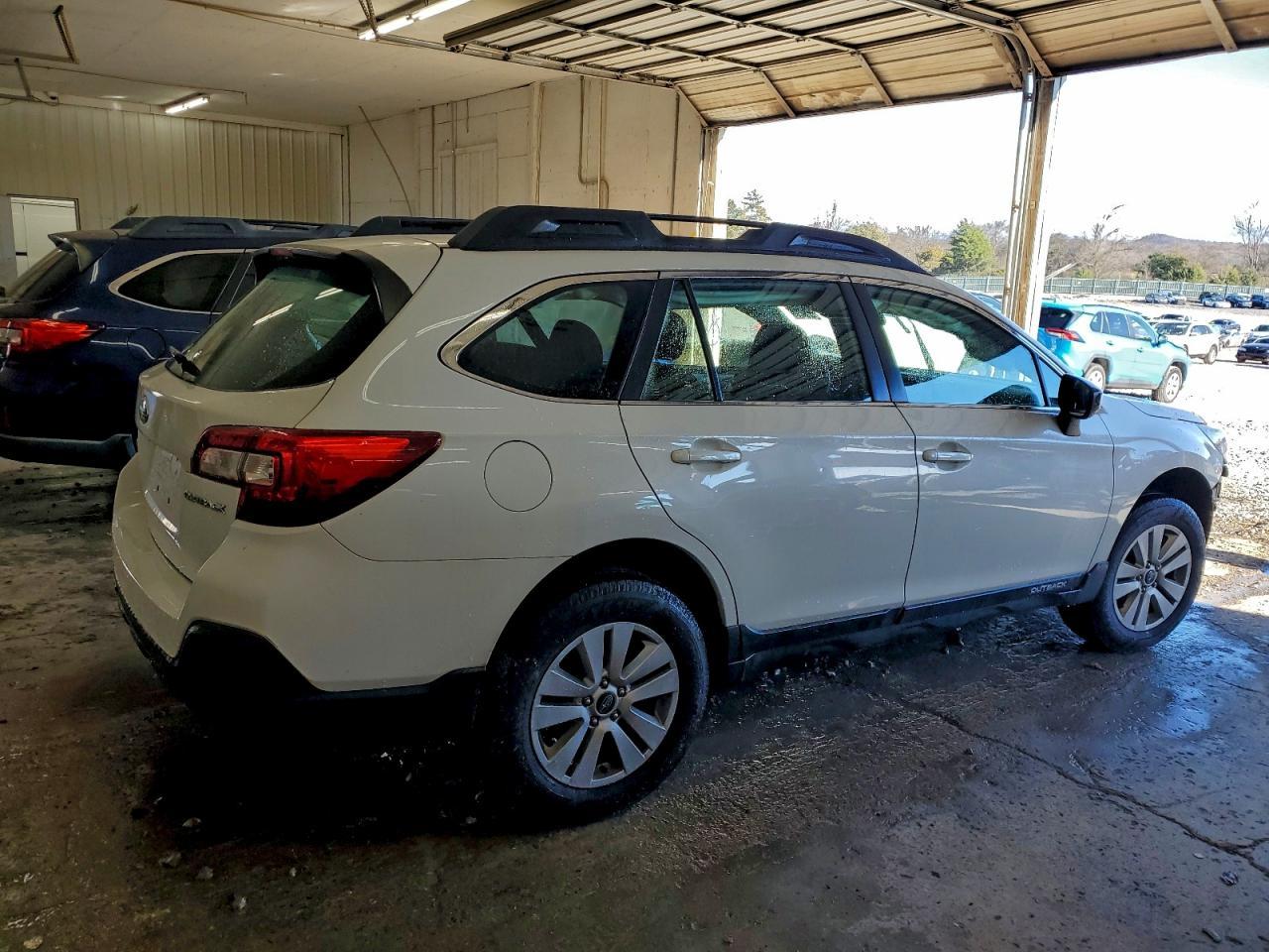 2018 Subaru Outback 2.5I - Image 3