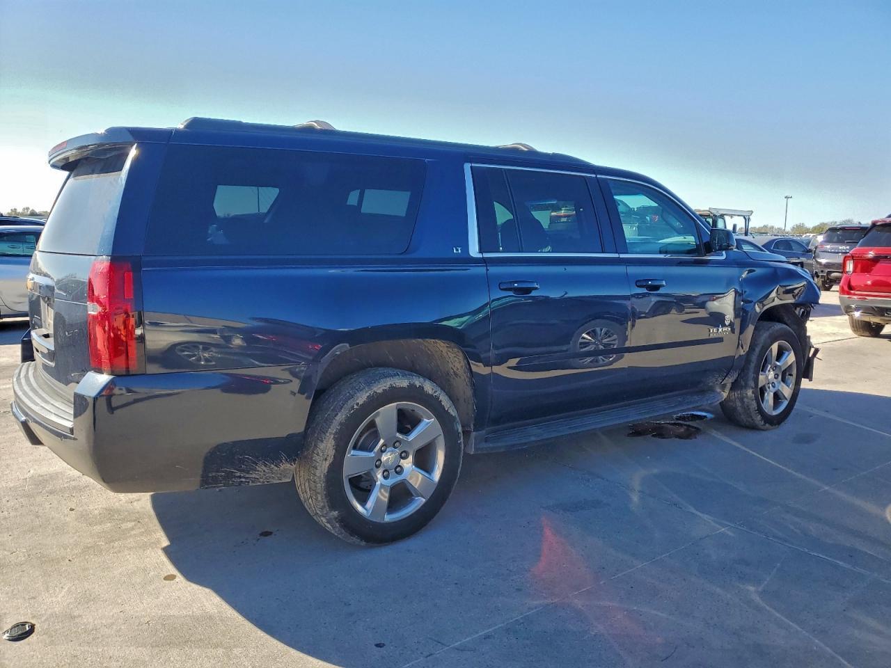 2018 Chevrolet Suburban C1500 Lt - Фото 3