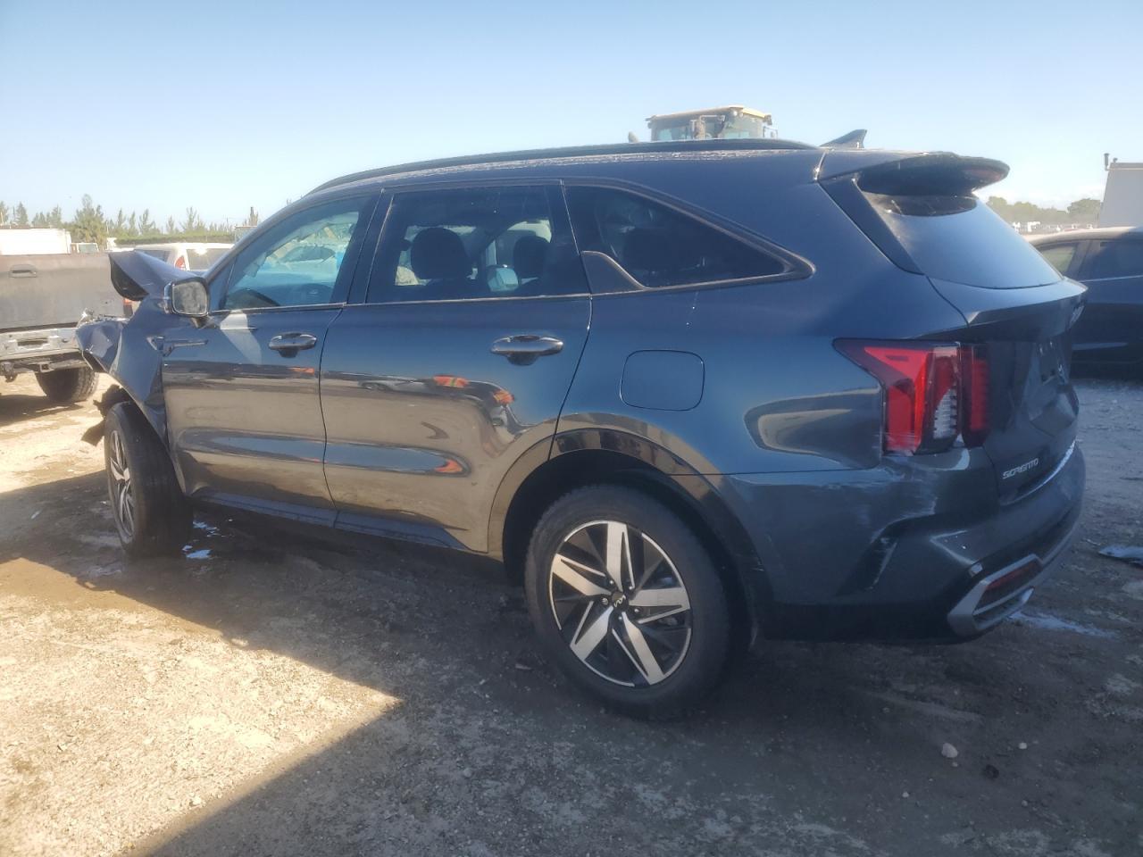 2023 Kia Sorento S - Фото 2