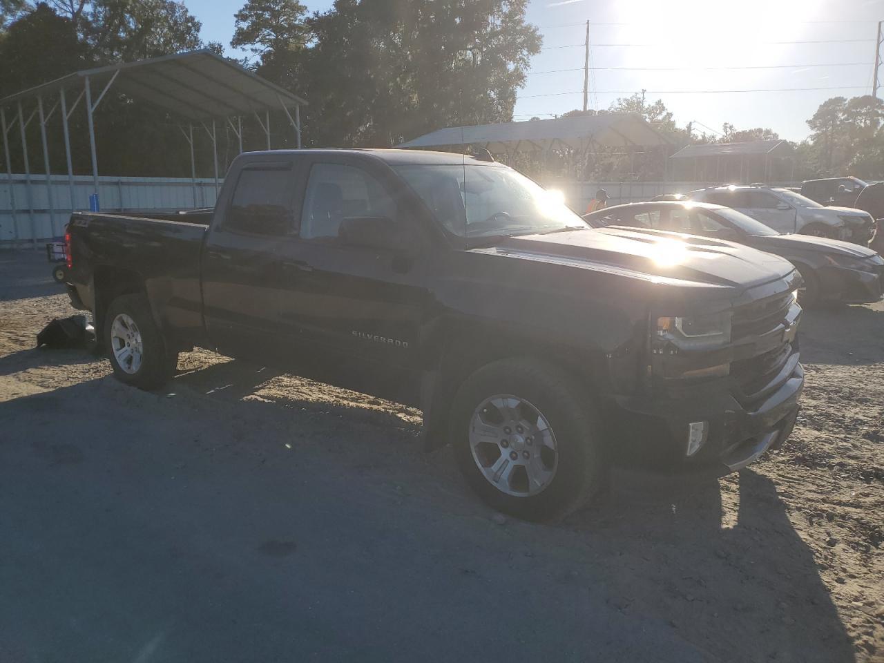 2017 Chevrolet Silverado K1500 Lt - Image 4