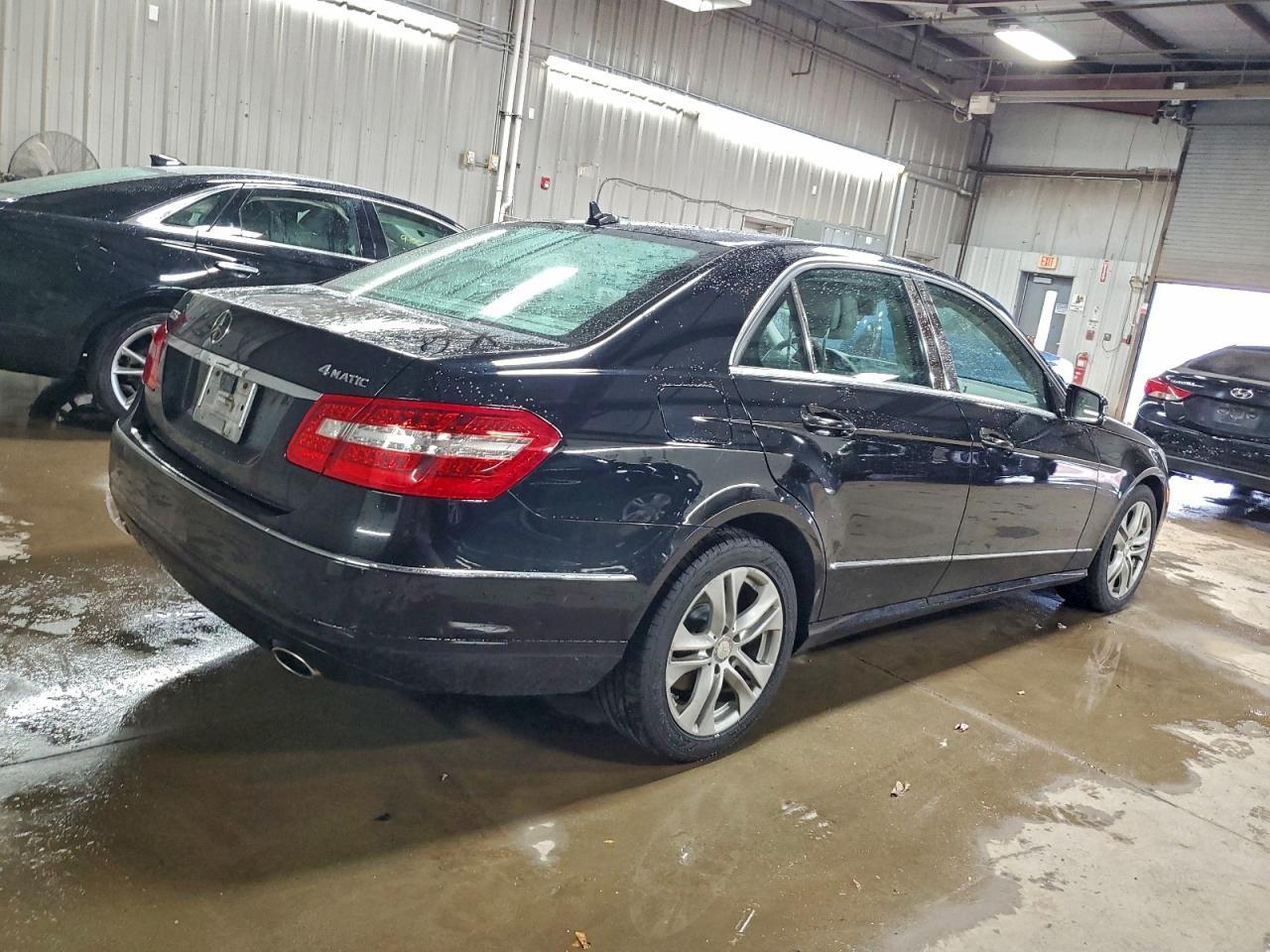 2011 Mercedes-Benz E 350 4Matic - Фото 3