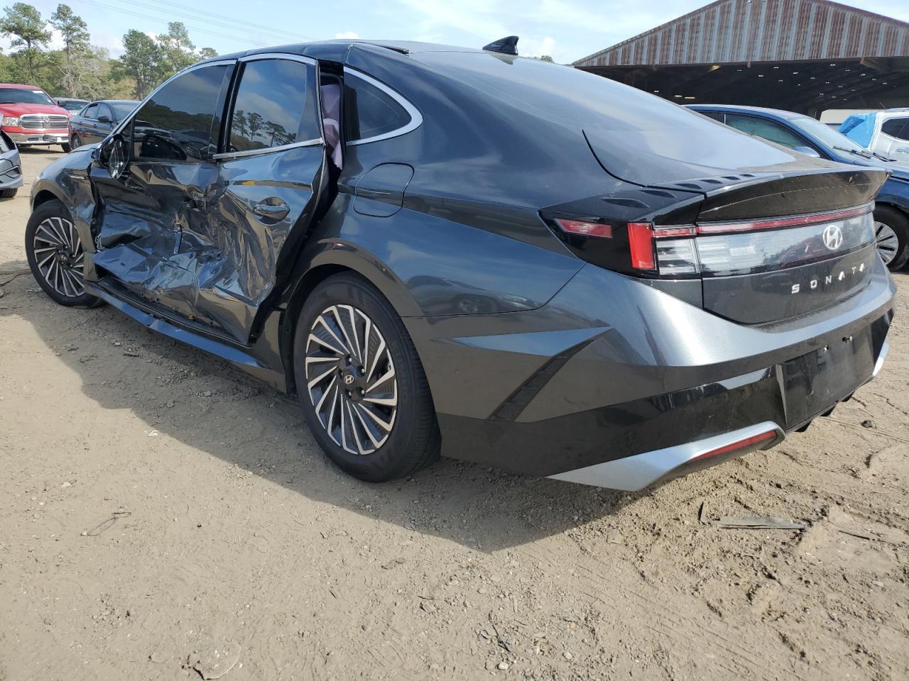 2024 Hyundai Sonata Hybrid - Image 2