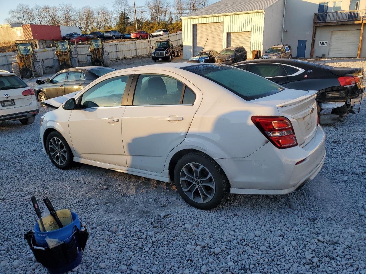 2019 Chevrolet Sonic Lt - Фото 2