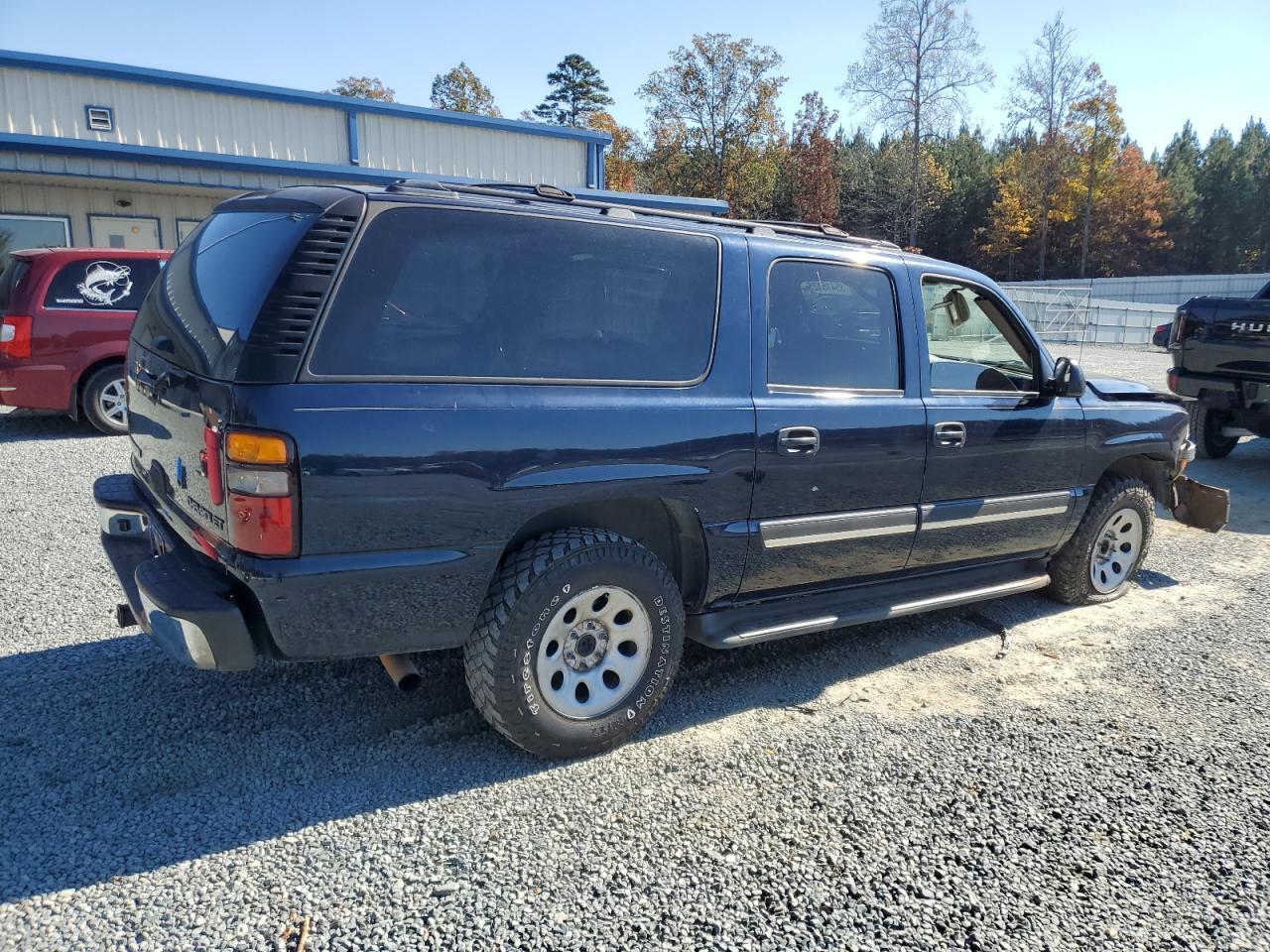2005 Chevrolet Suburban C1500 - Image 3