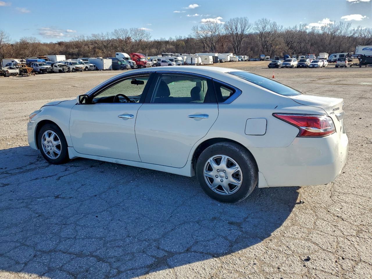 2015 Nissan Altima 2.5S - Фото 2