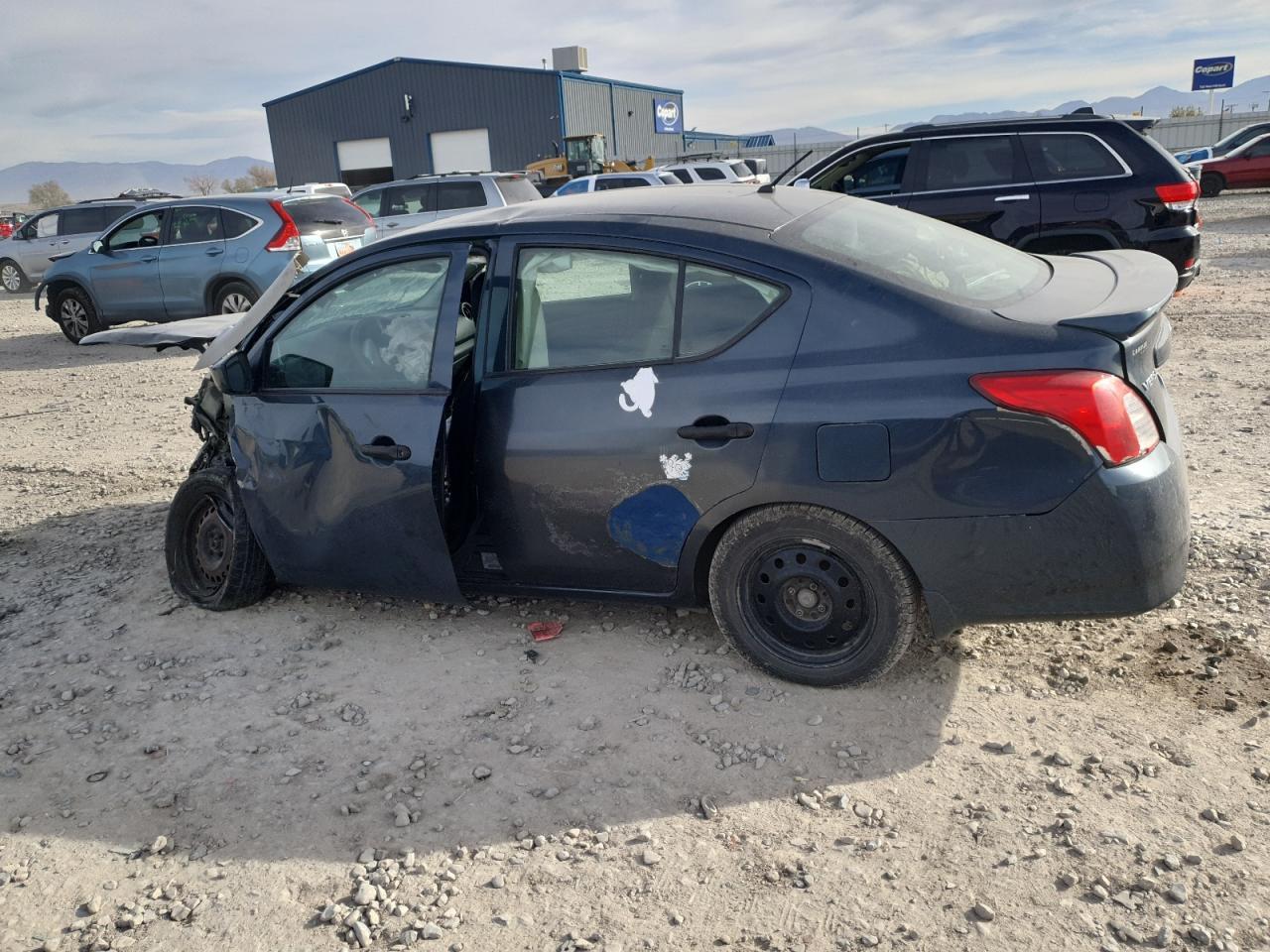 2017 Nissan Versa S - Фото 2