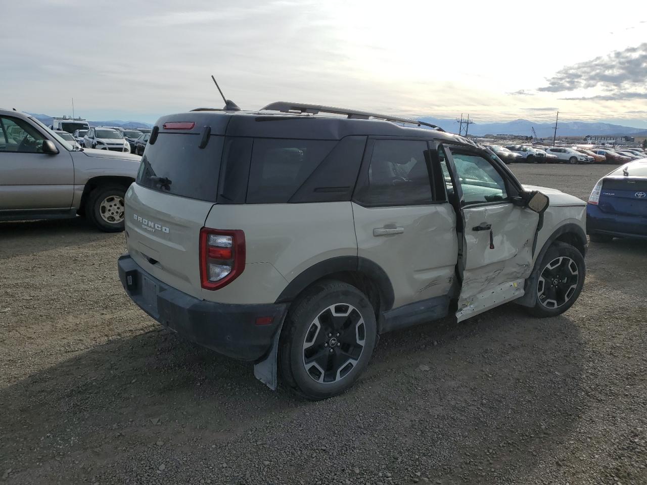 2024 Ford Bronco Sport Outer Banks - Image 3