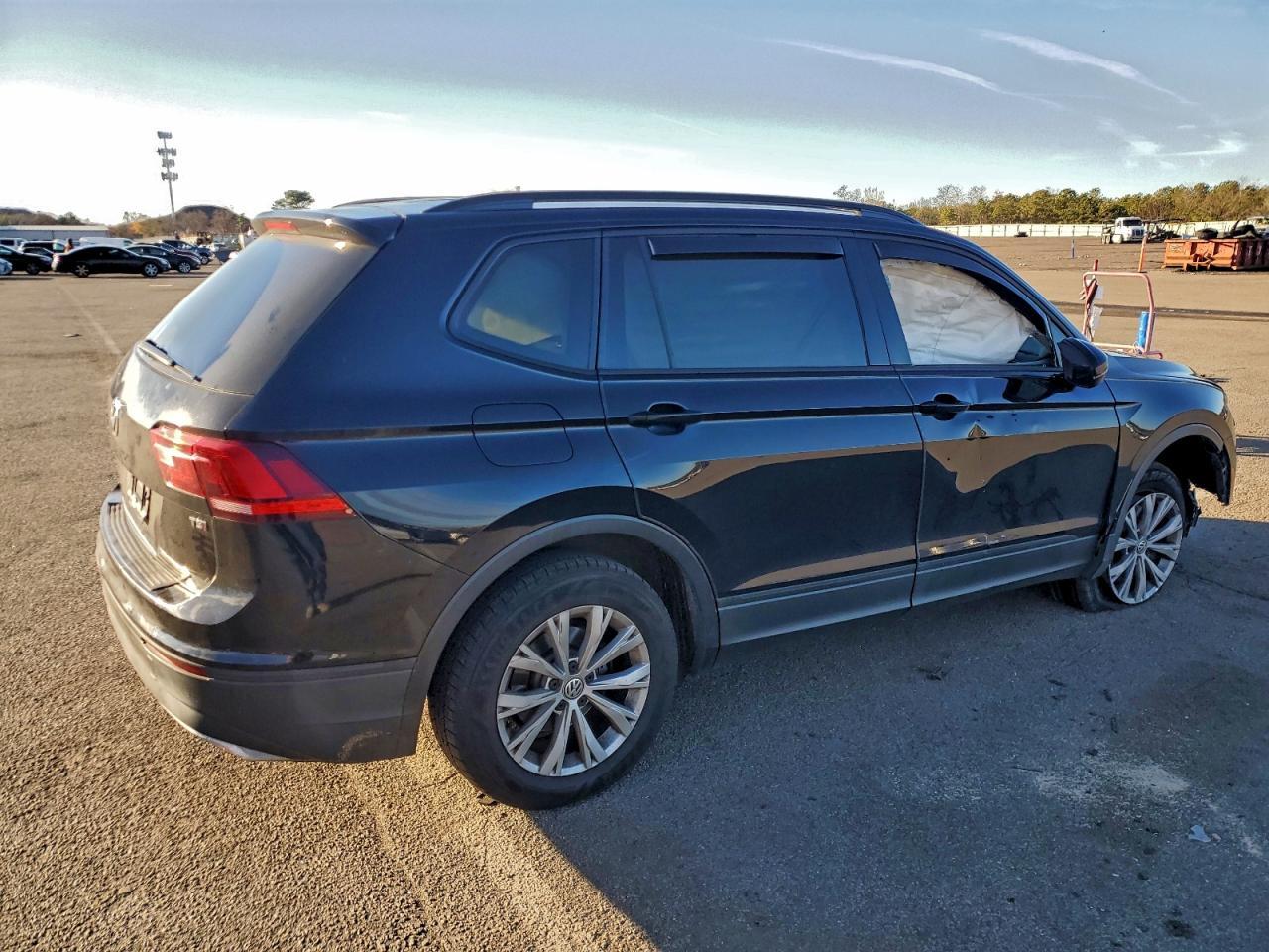 2018 Volkswagen Tiguan S - Фото 3