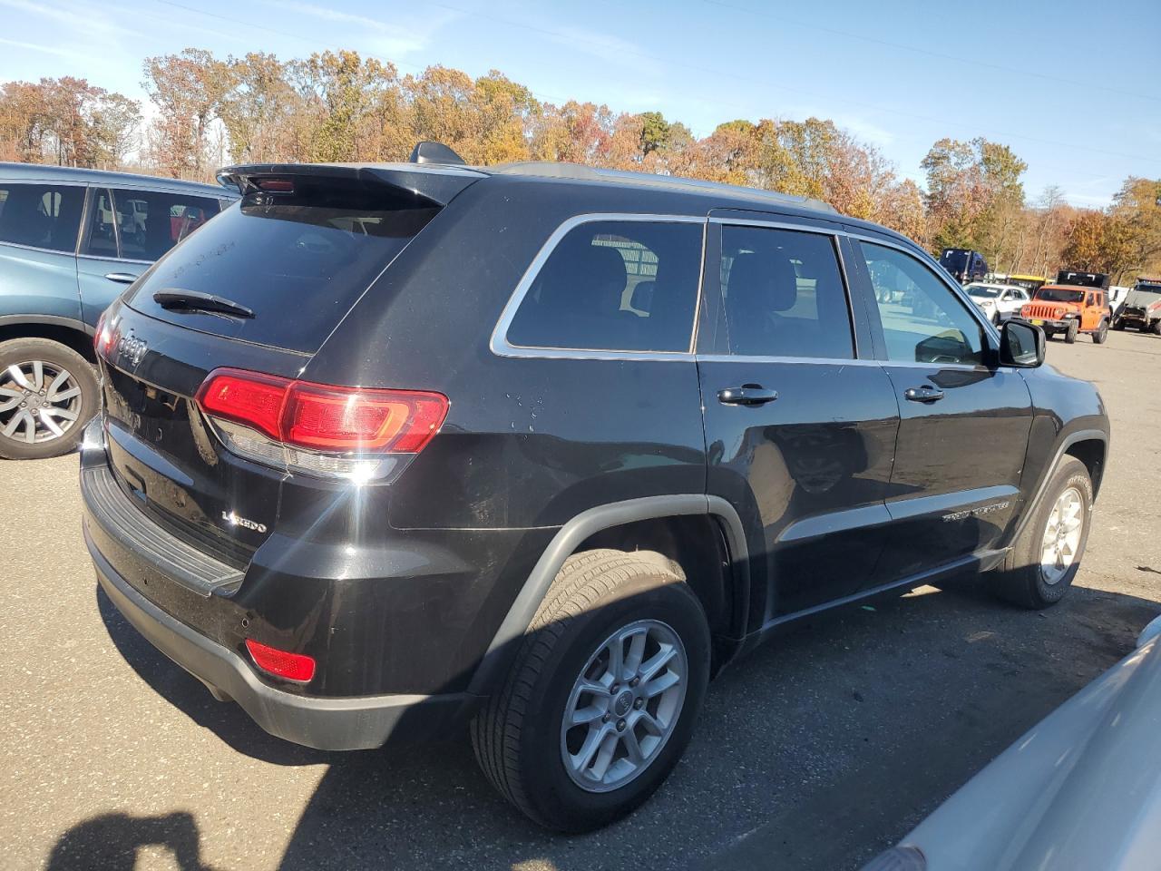 2020 Jeep Grand Cherokee Laredo - Image 3