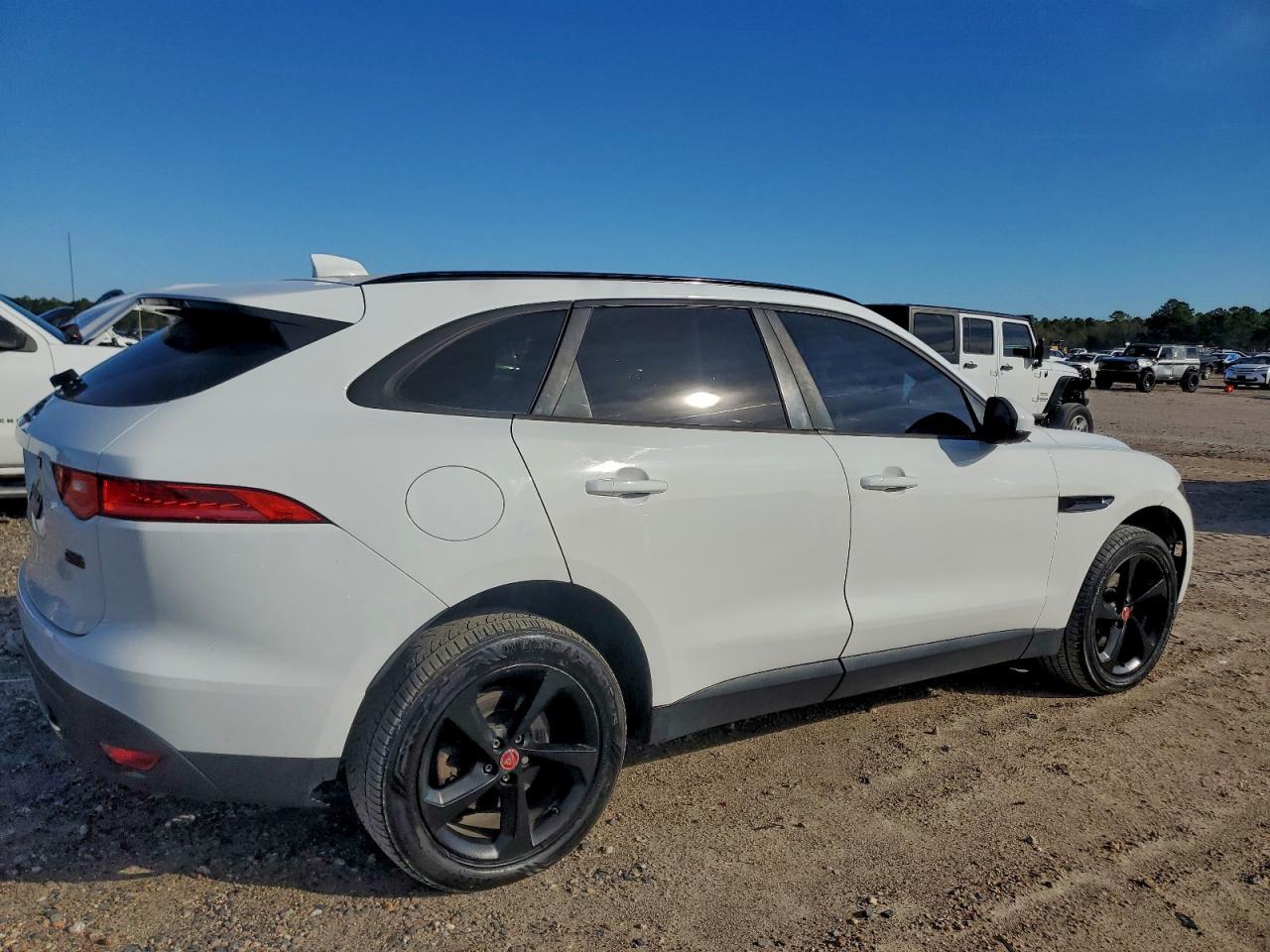 2018 Jaguar F-Pace Premium - Image 3