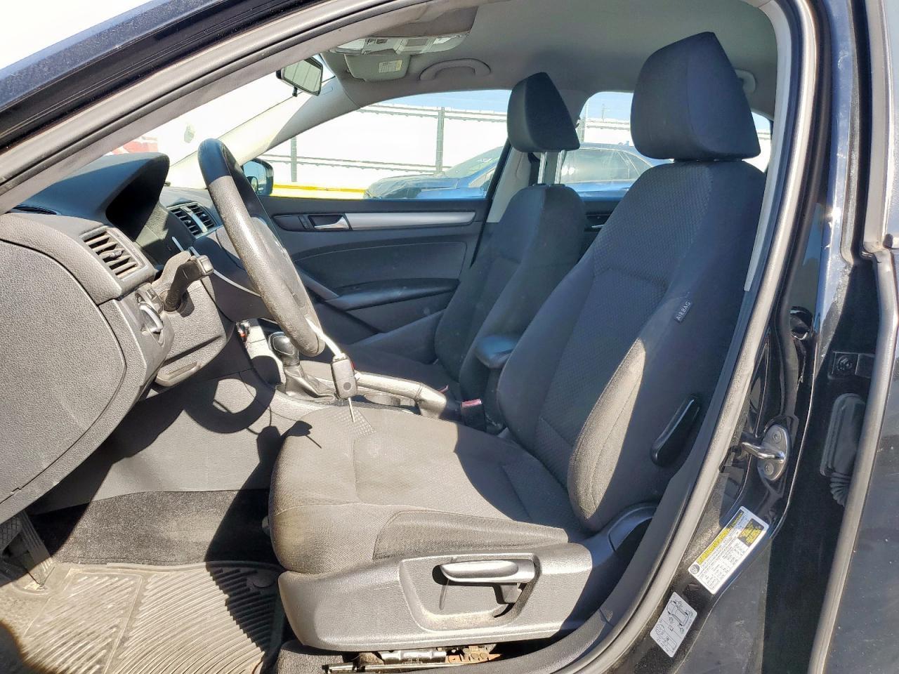 2014 Volkswagen Passat S - Фото 7