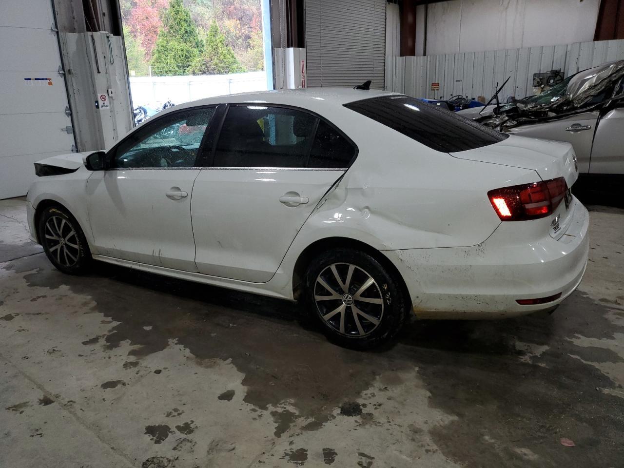 2017 Volkswagen Jetta Se - Фото 2