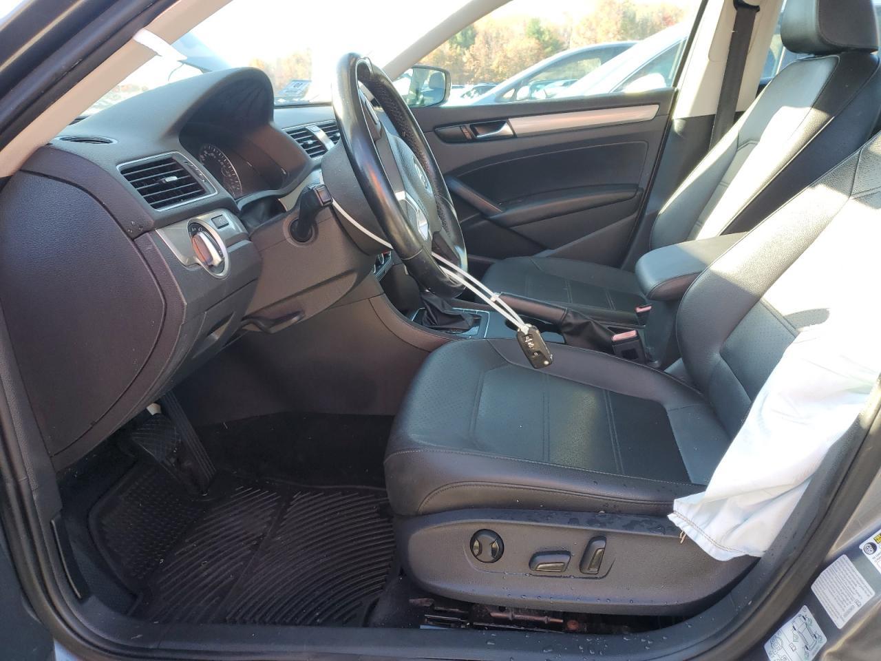 2015 Volkswagen Passat S - Фото 7