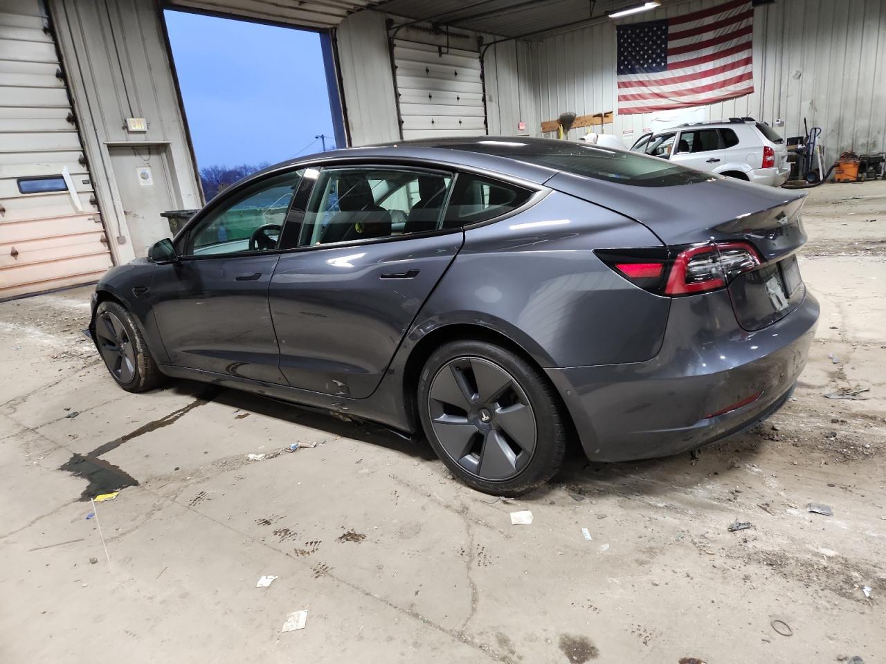 2021 Tesla Model 3 - Фото 2