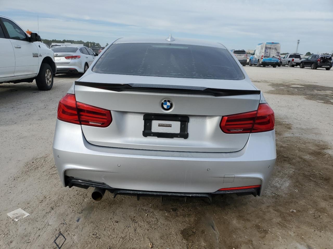 2017 BMW 330 I - Фото 6