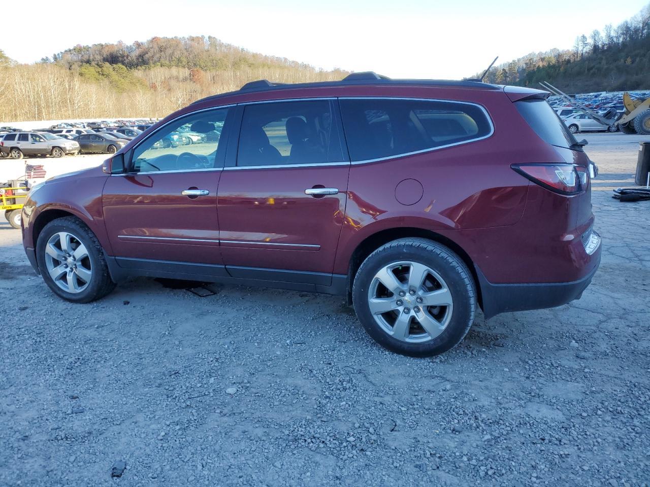 2017 Chevrolet Traverse Premier - Фото 2