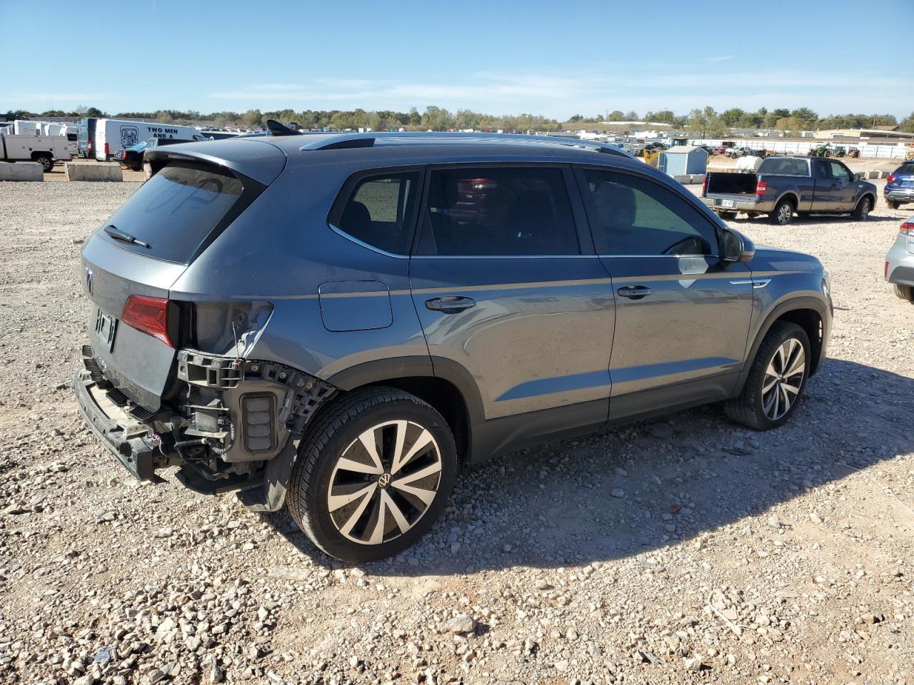 2024 Volkswagen Taos Se - Image 3