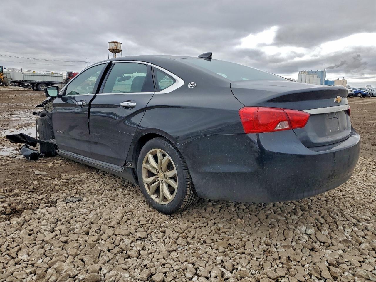 2018 Chevrolet Impala Lt - Image 2