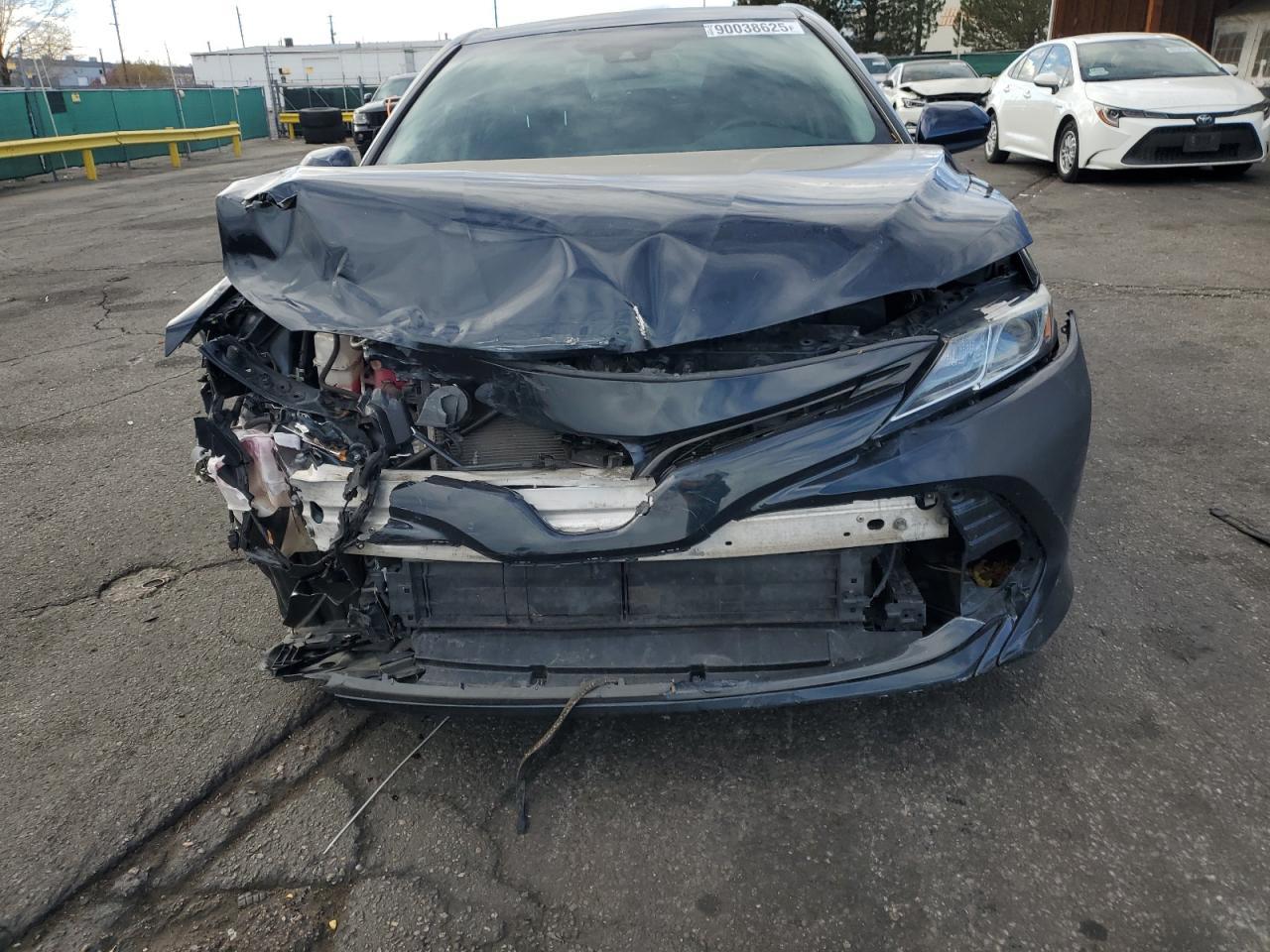 2019 Toyota Camry Le - Фото 5