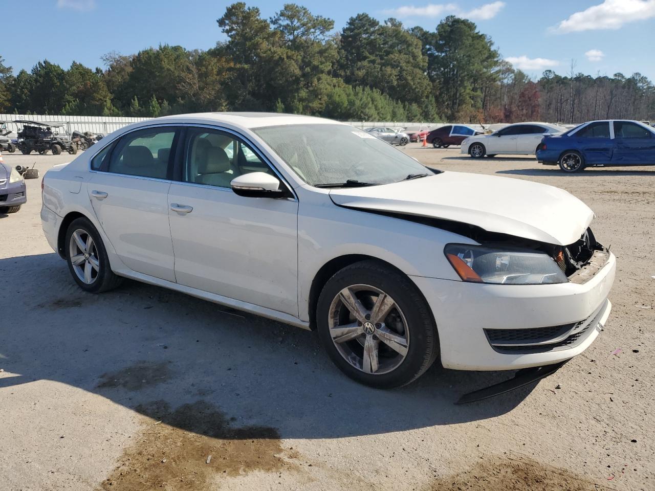 2012 Volkswagen Passat Se - Image 4
