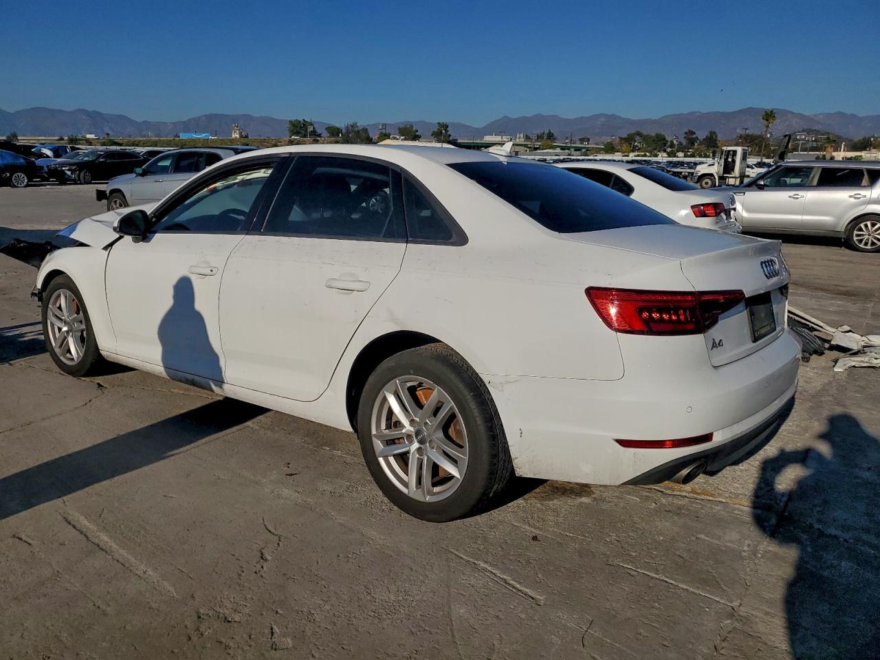 2017 Audi A4 Premium - Фото 2