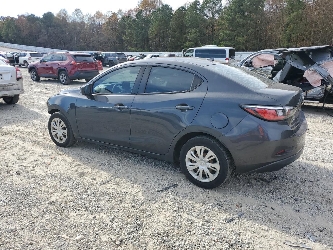 2019 Toyota Yaris L - Фото 2