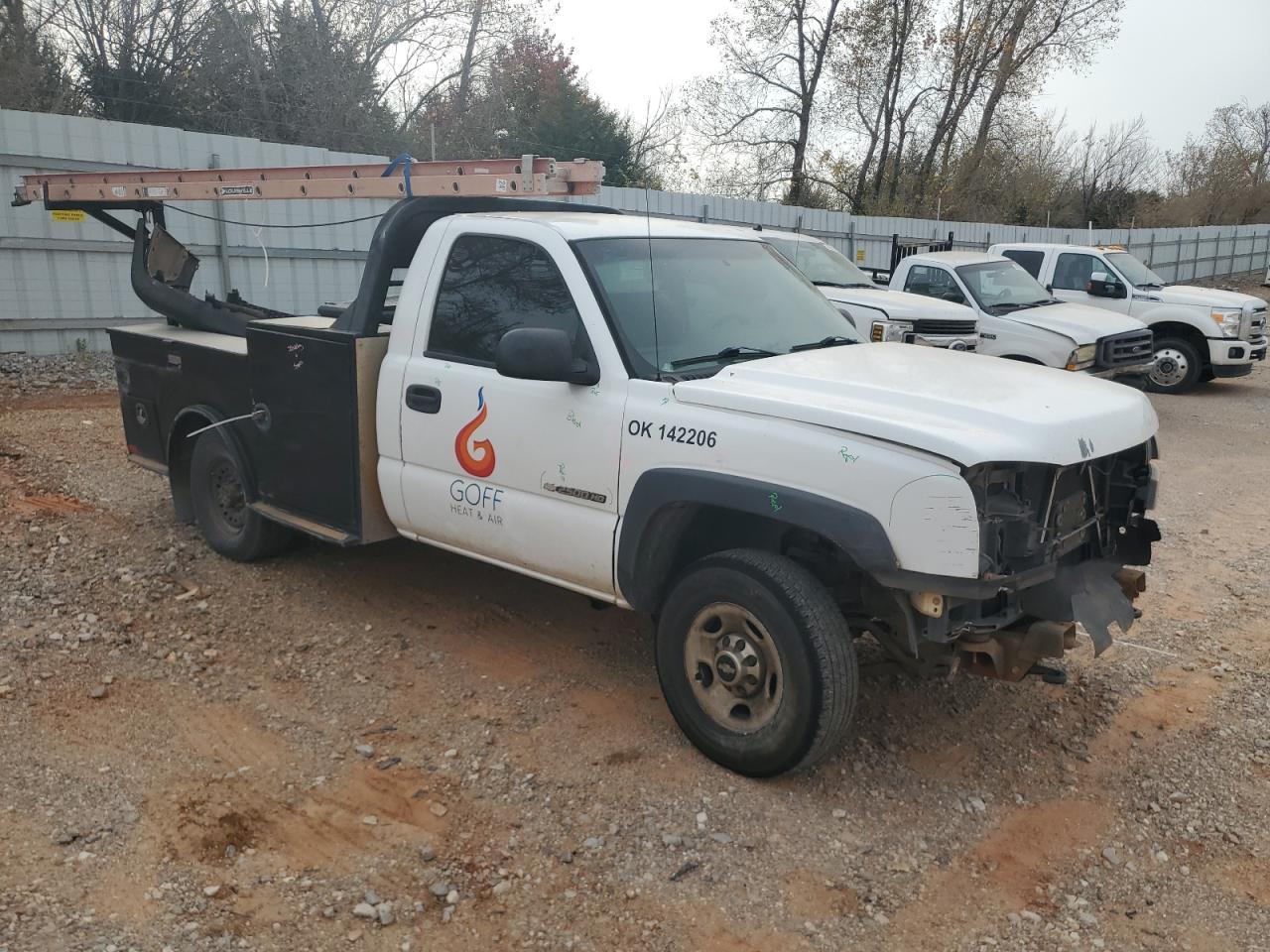 2007 Chevrolet Silverado Utility / Service Truck - Image 4