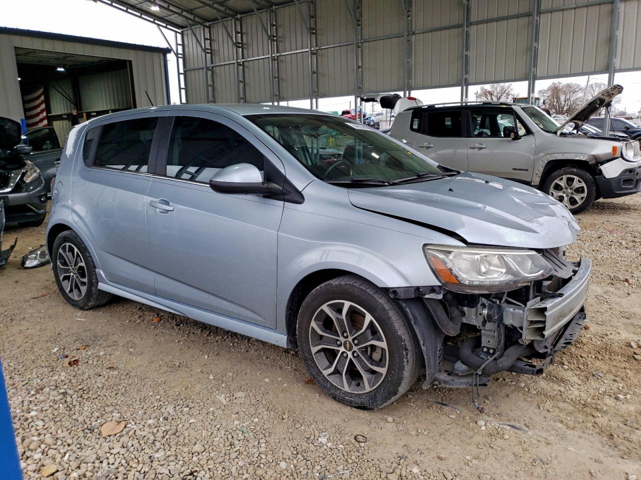 2017 Chevrolet Sonic Lt - Фото 4