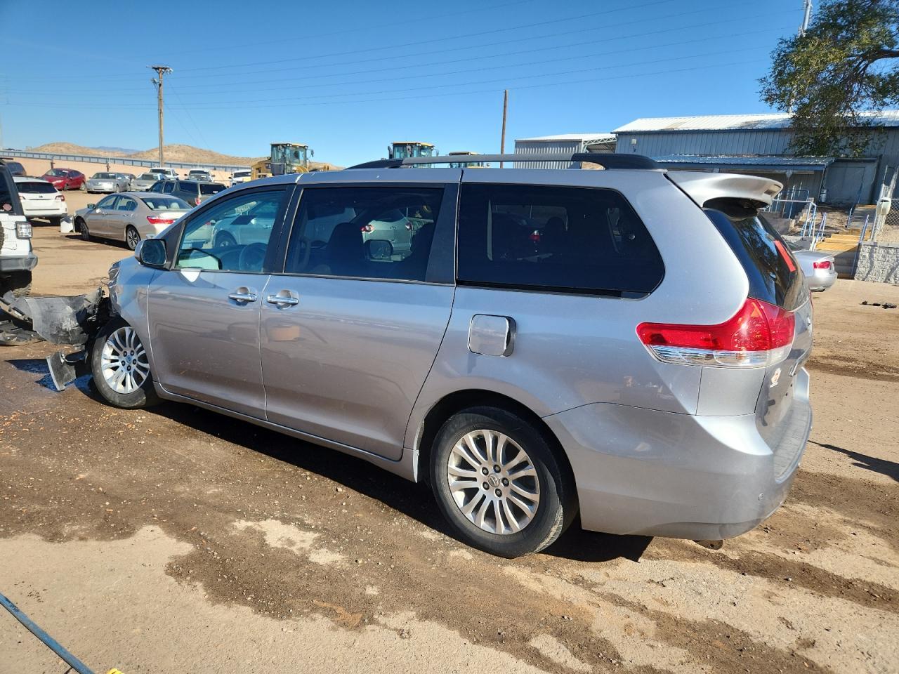 2013 Toyota Sienna Xle - Фото 2