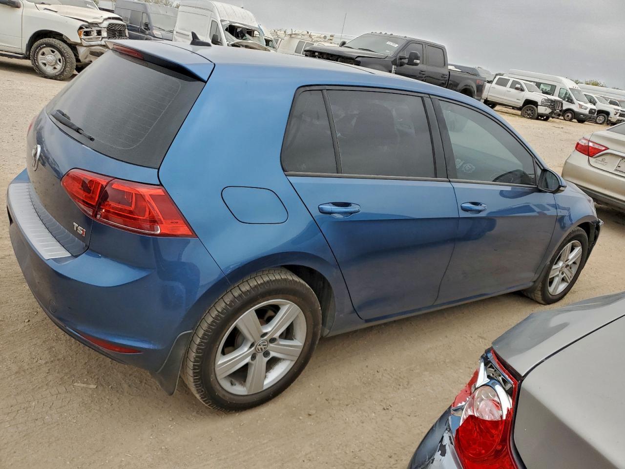 2017 Volkswagen Golf S - Фото 3