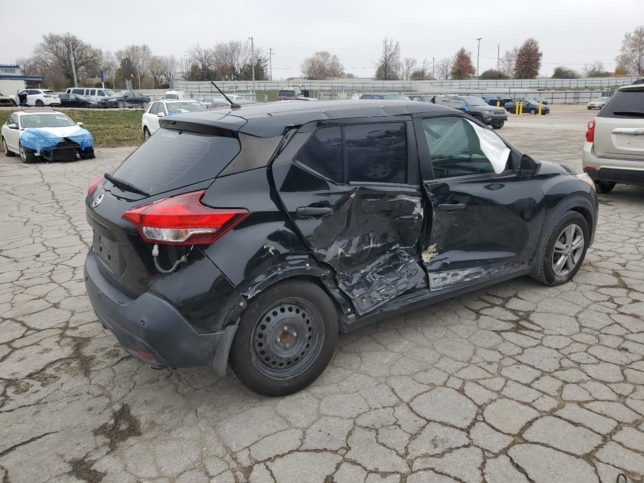 2020 Nissan Kicks S - Фото 3