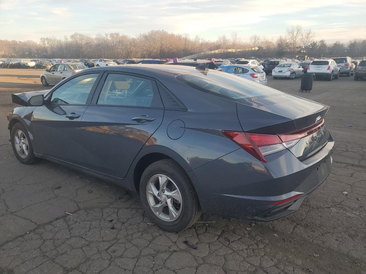 2023 Hyundai Elantra Se - Фото 2