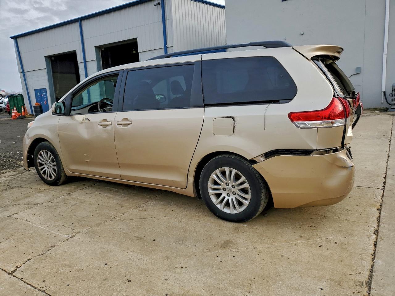2014 Toyota Sienna Xle - Фото 2