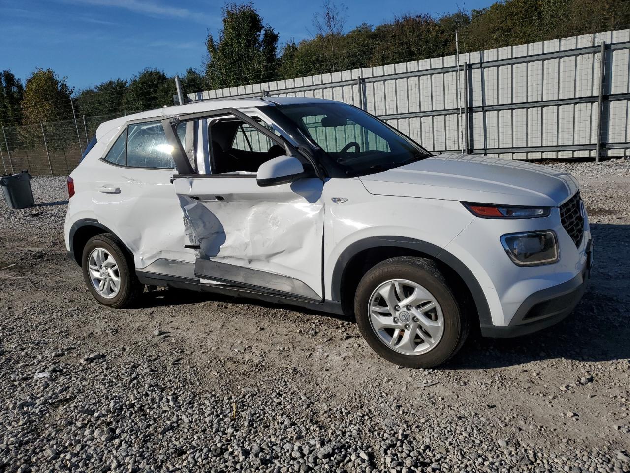 2021 Hyundai Venue Se - Image 4
