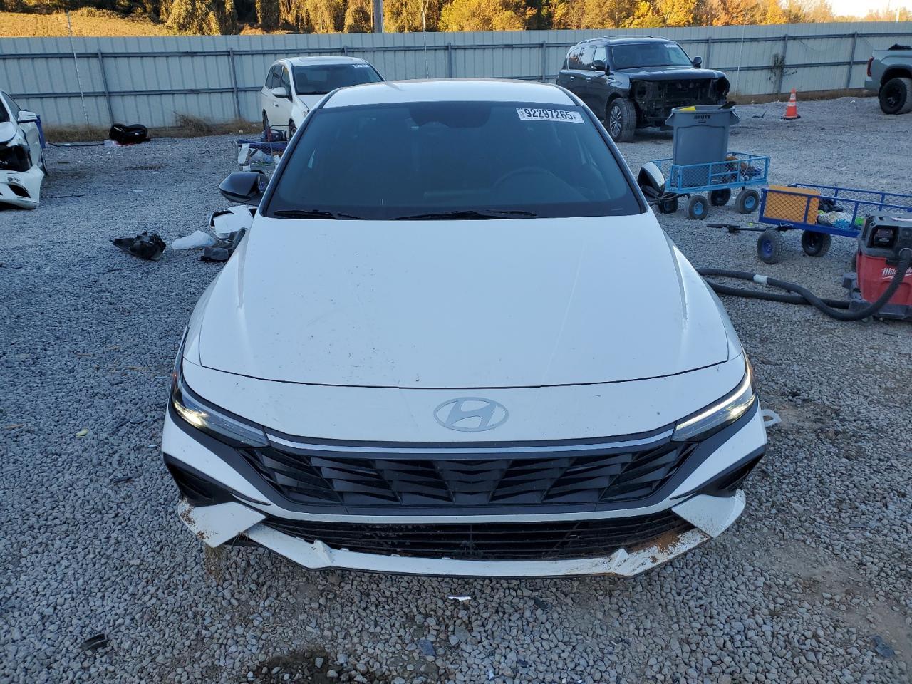 2025 Hyundai Elantra Sel Sport - Image 5