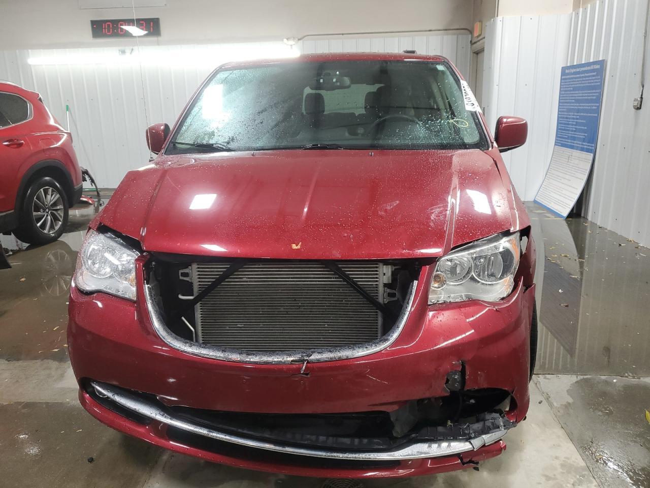 2015 Chrysler Town & Country Touring - Фото 5