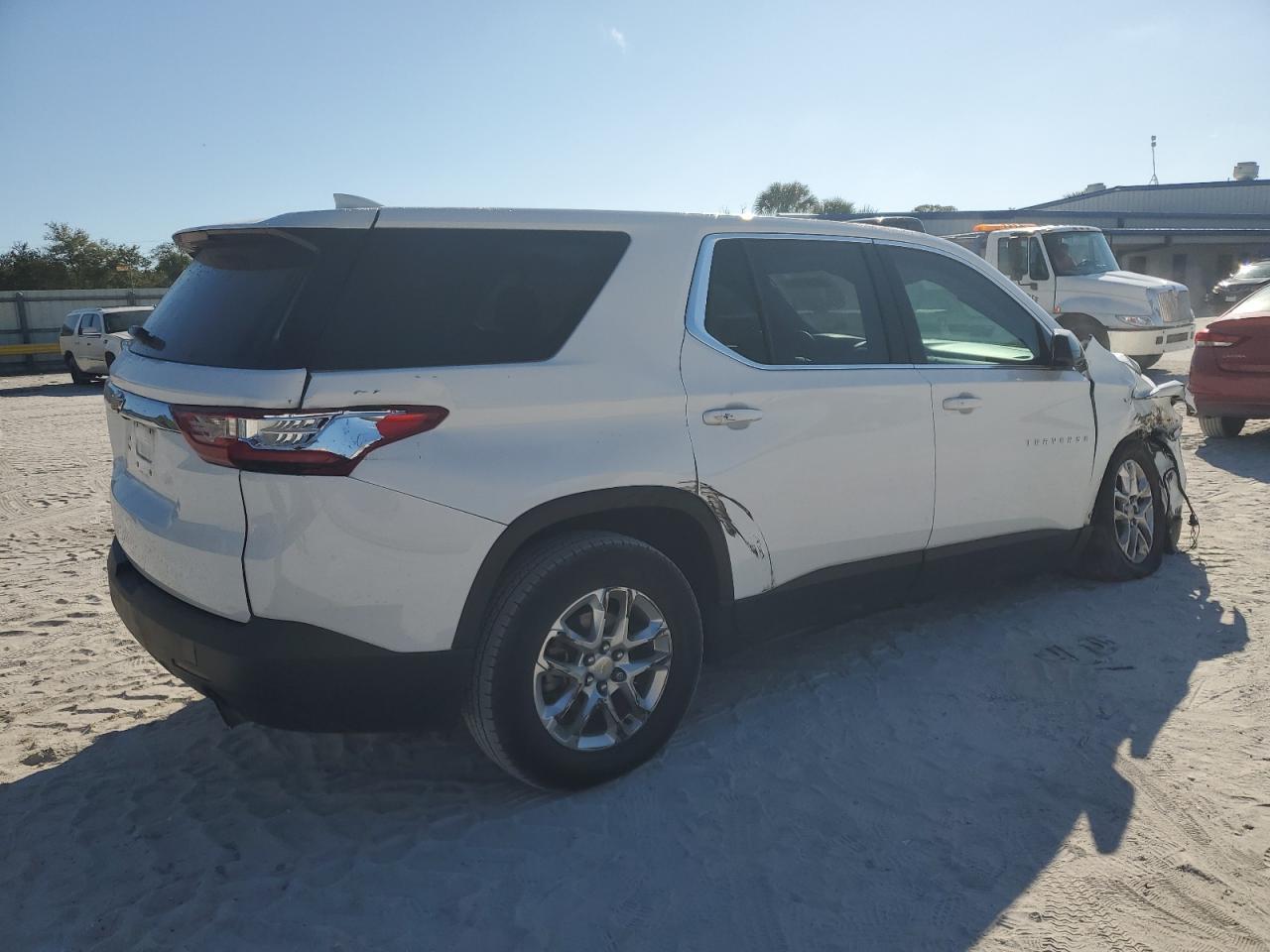 2020 Chevrolet Traverse Ls - Фото 3