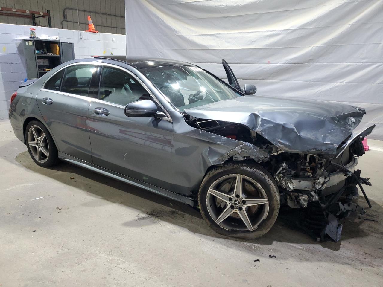 2017 Mercedes-Benz C 300 4Matic - Фото 4