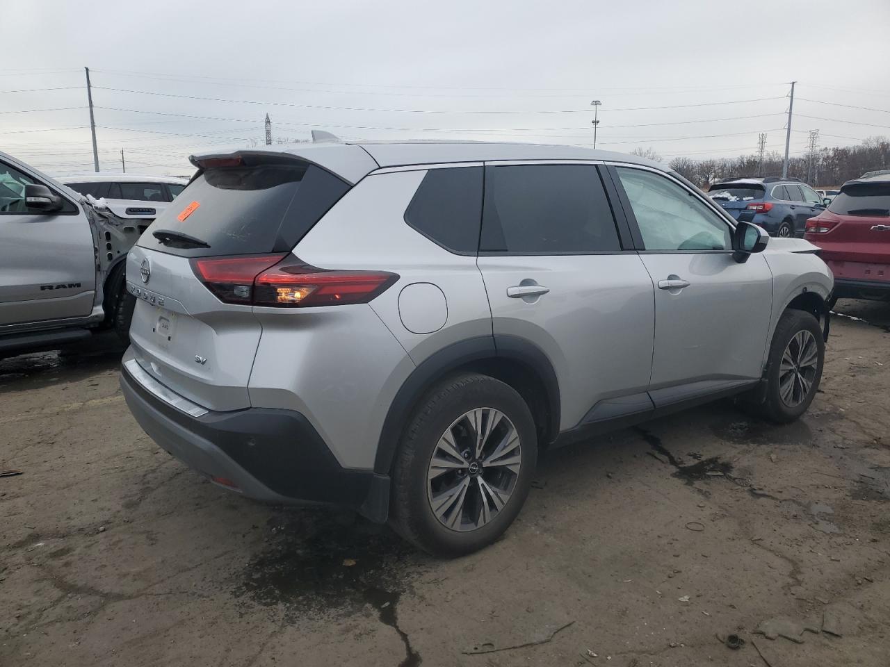 2023 Nissan Rogue Sv - Image 3