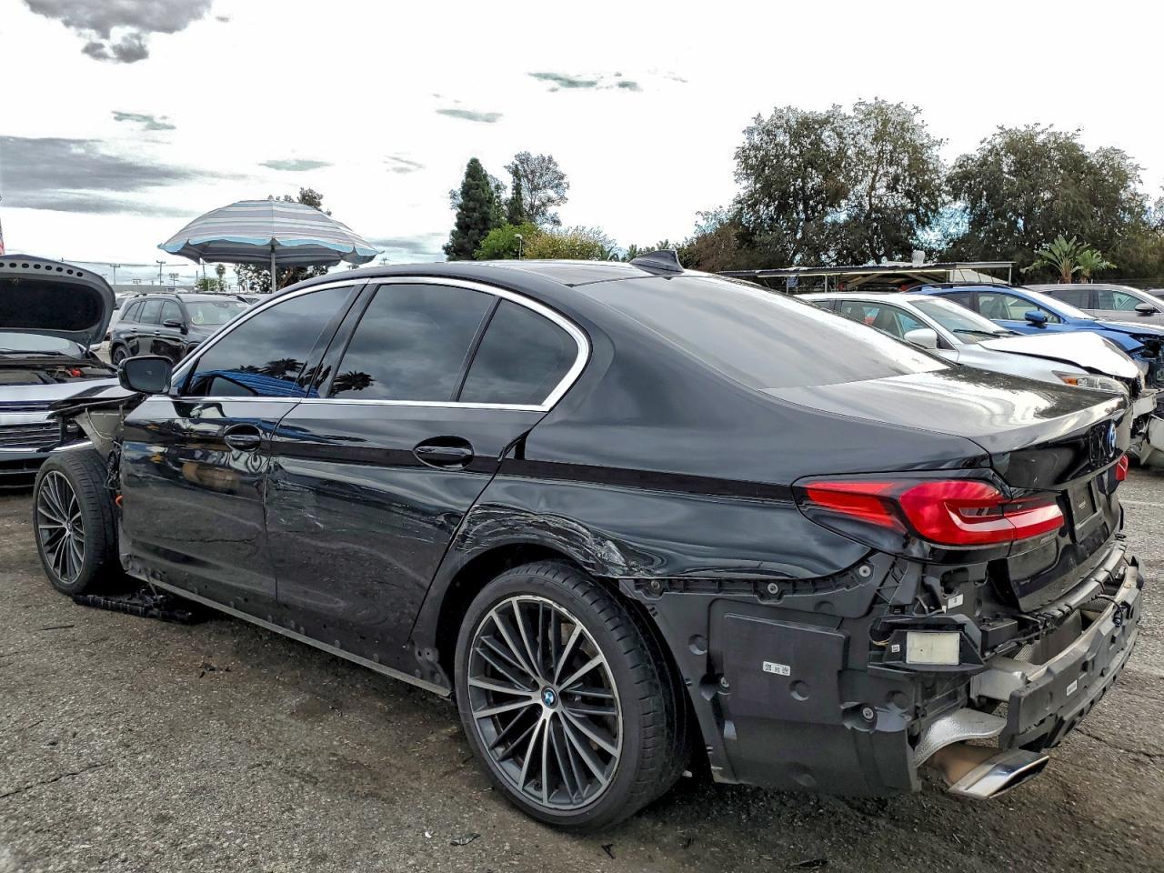 2023 BMW 530E - Фото 2