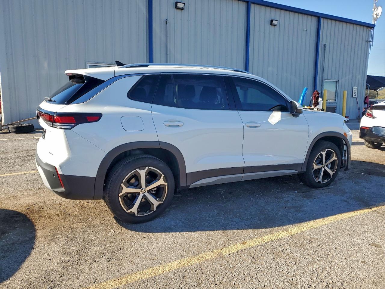 2025 Volkswagen Tiguan Se - Image 3