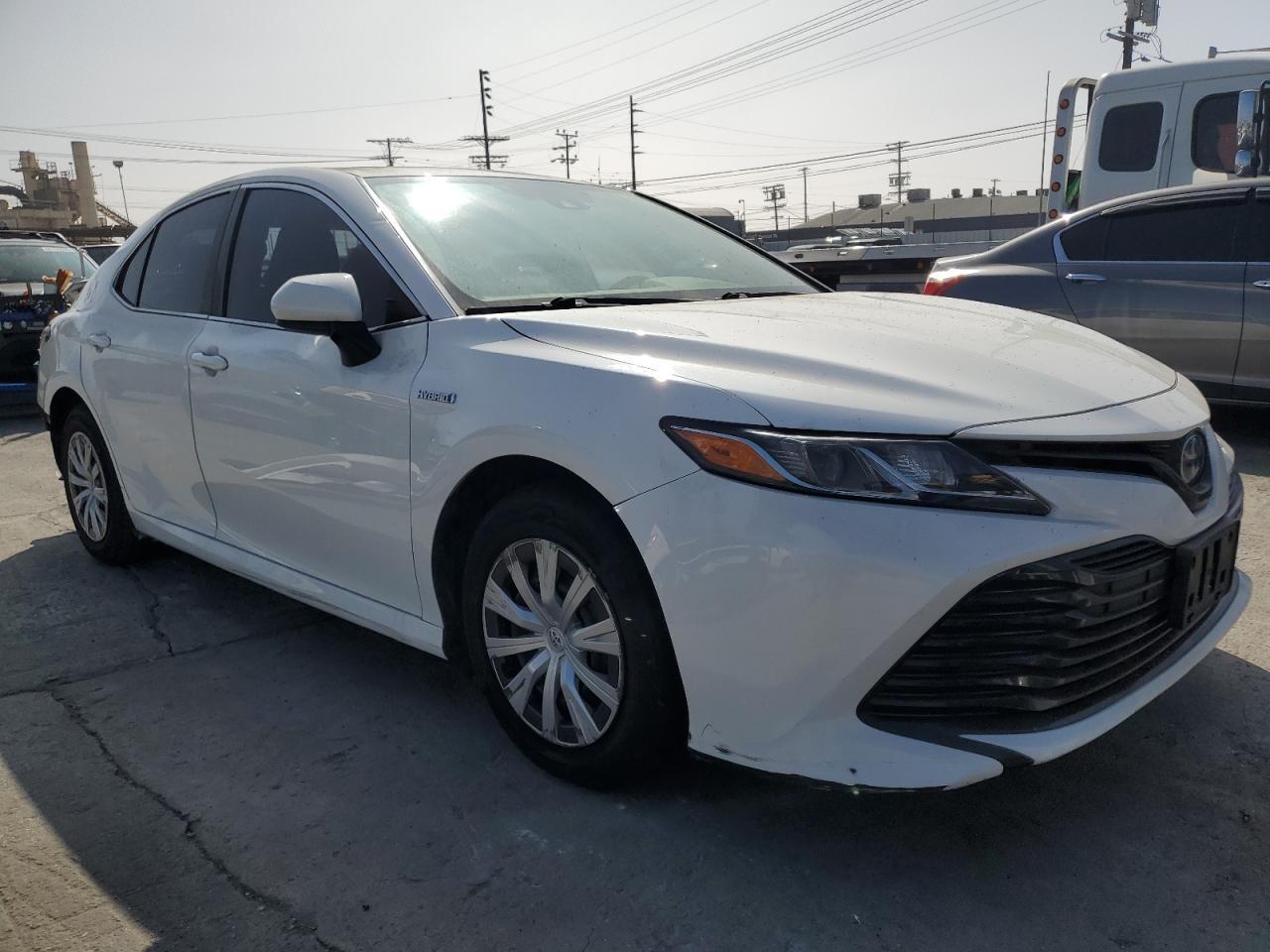 2020 Toyota Camry Le - Фото 4