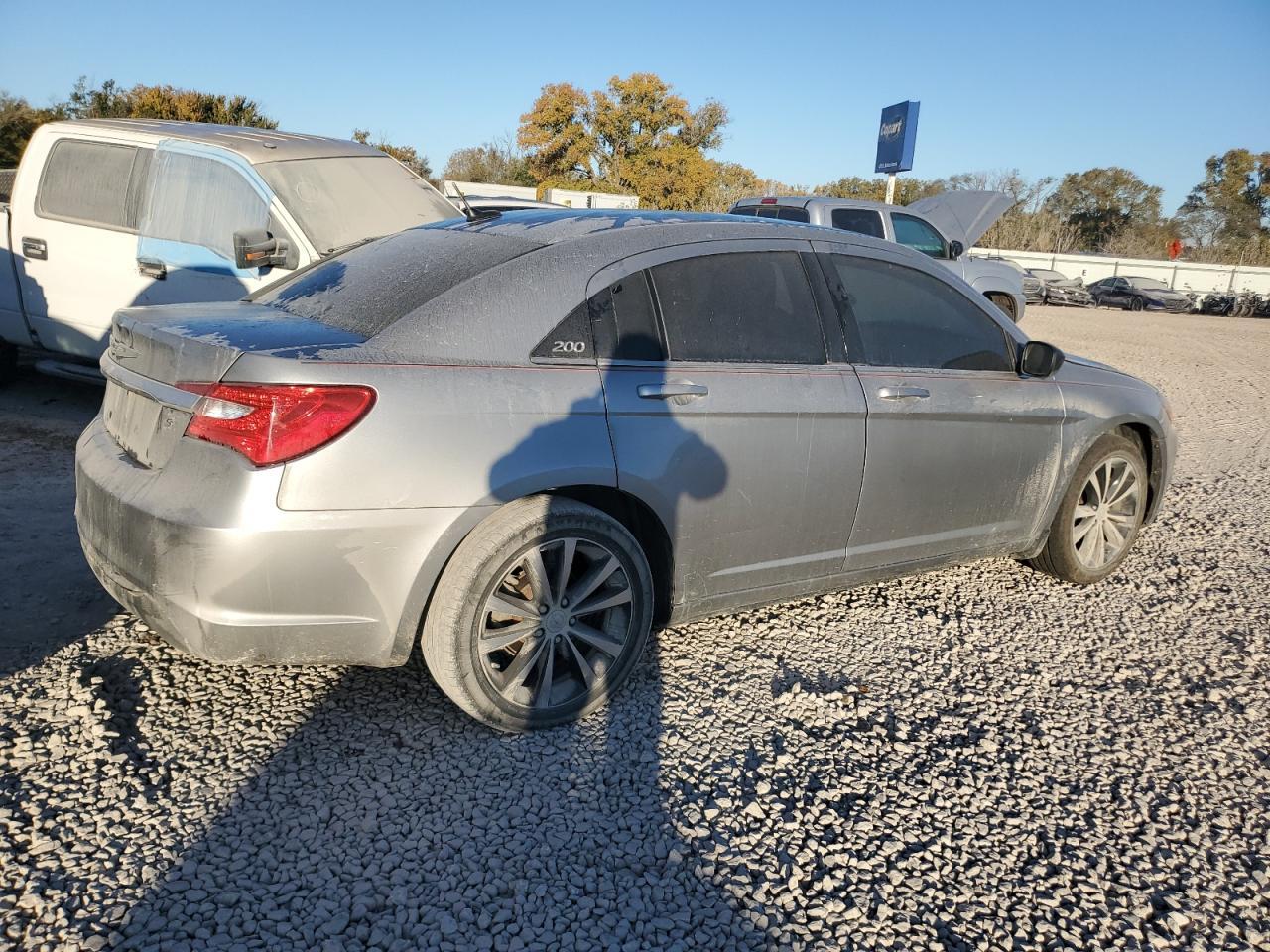 2013 Chrysler 200 Touring - Фото 3