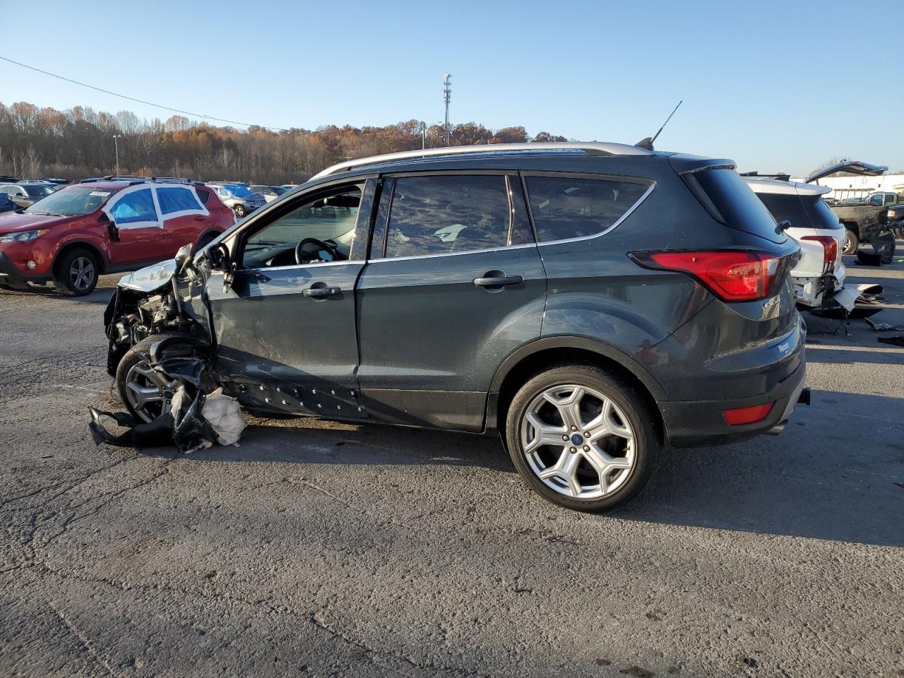 2019 Ford Escape Titanium - Фото 2