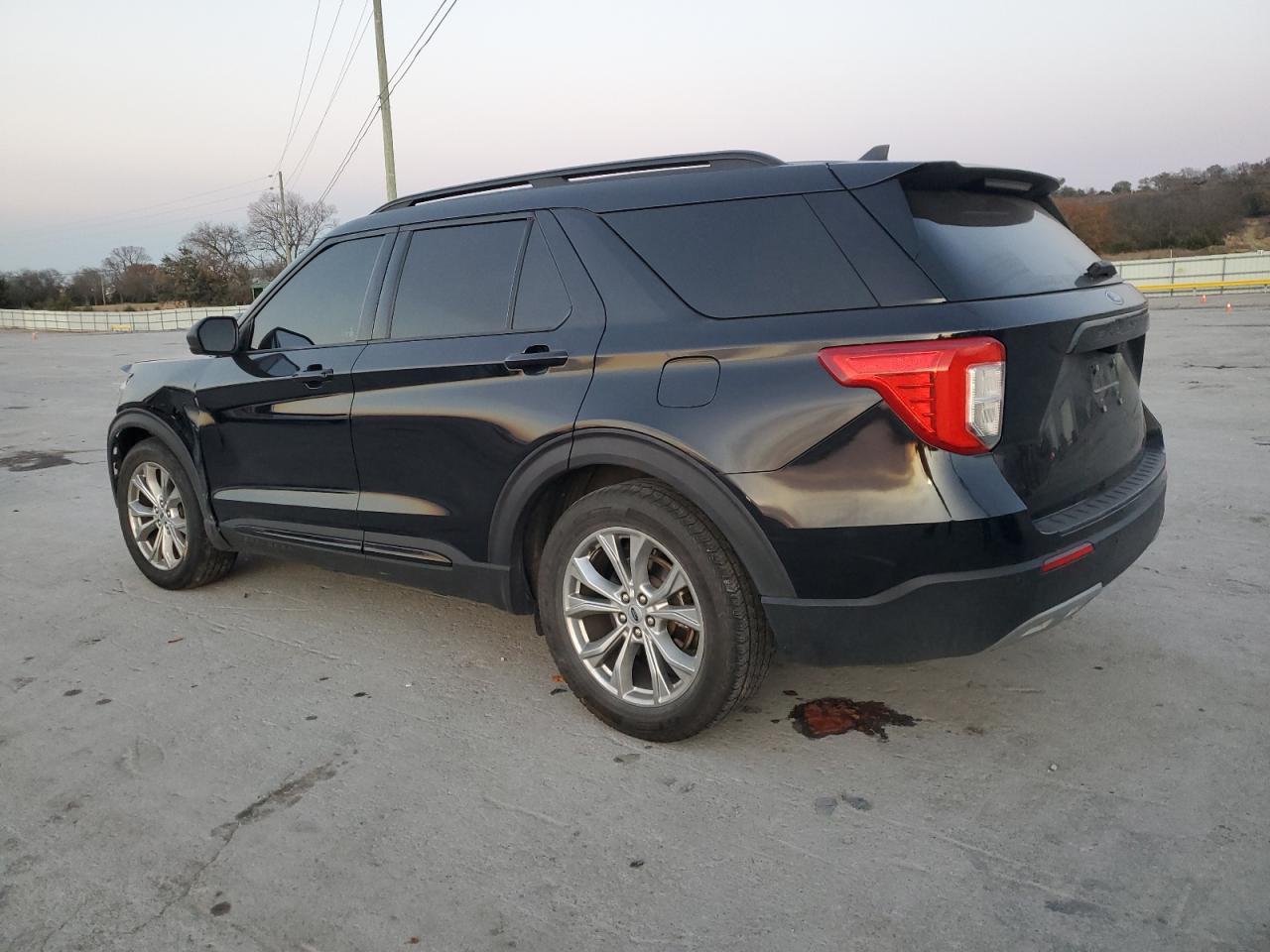 2021 Ford Explorer Xlt - Image 2