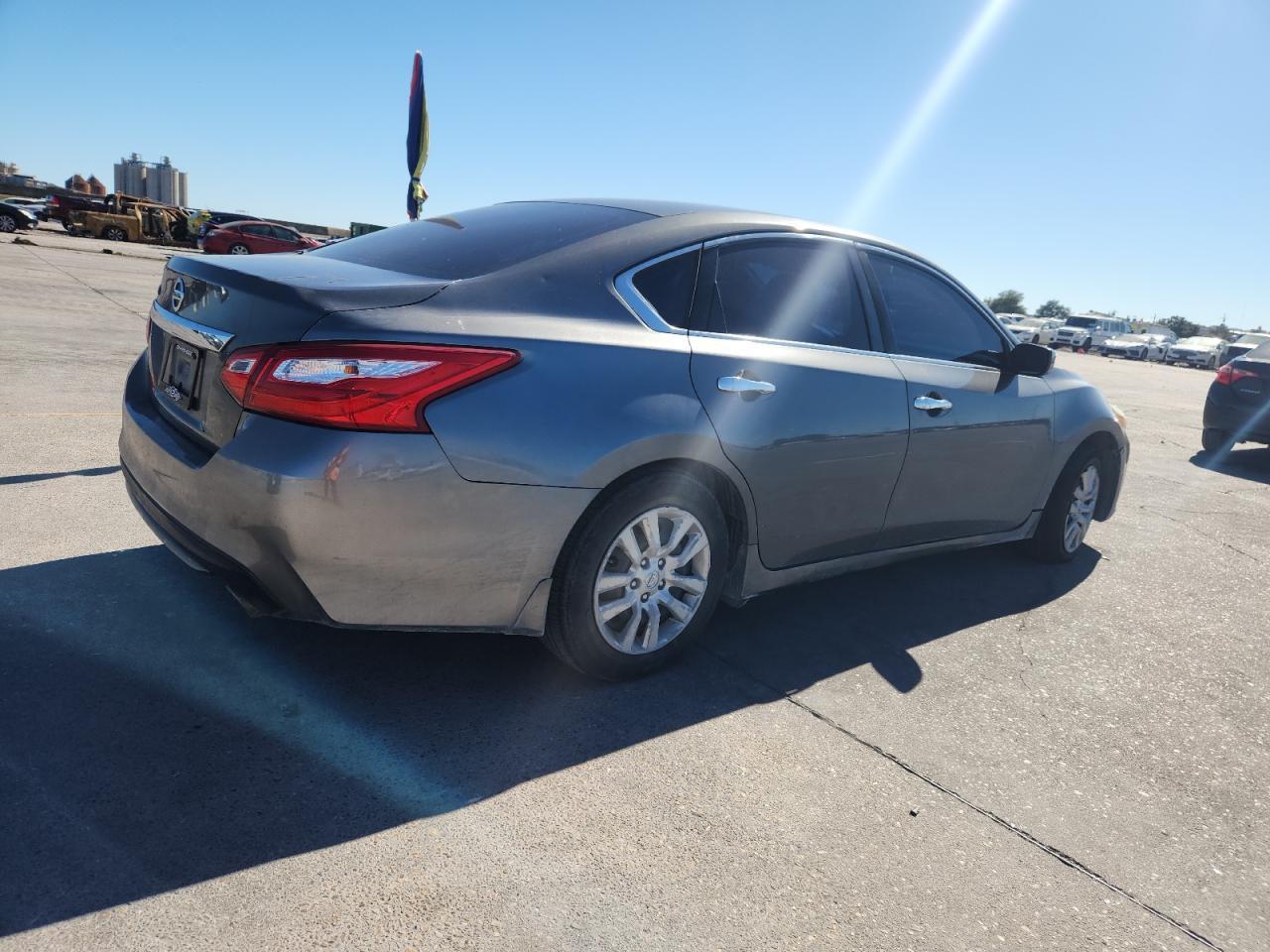 2017 Nissan Altima 2.5 - Image 3
