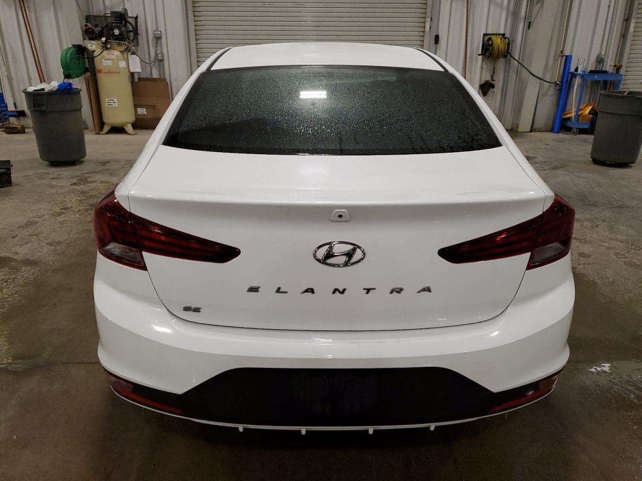 2019 Hyundai Elantra Se - Image 6