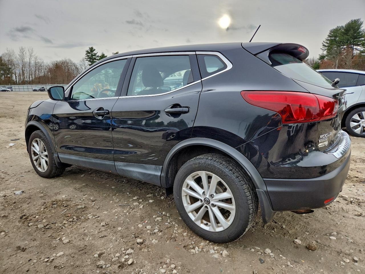 2019 Nissan Rogue Sport S - Фото 2