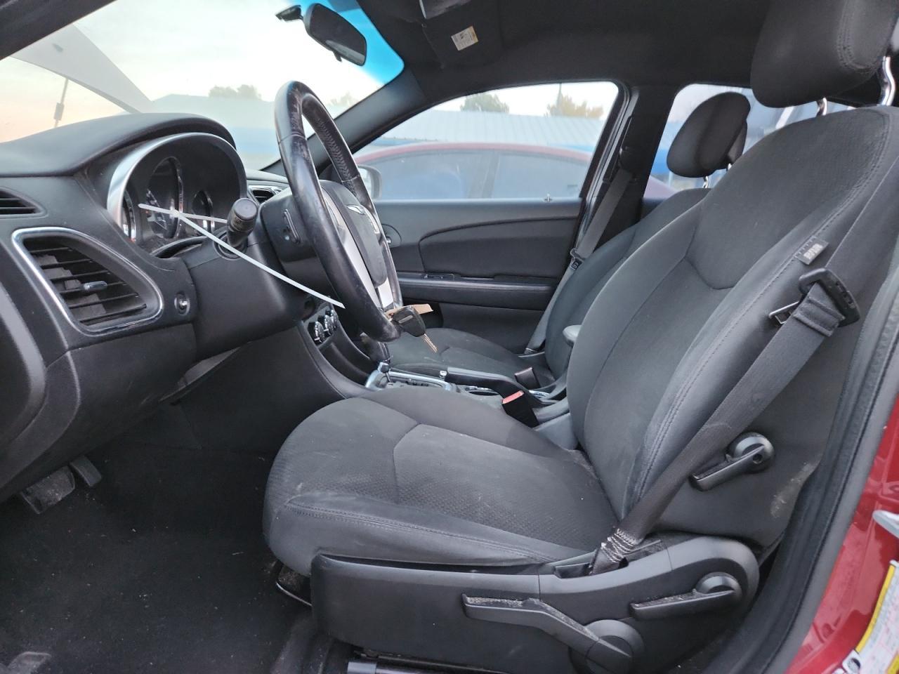 2011 Chrysler 200 Touring - Image 7