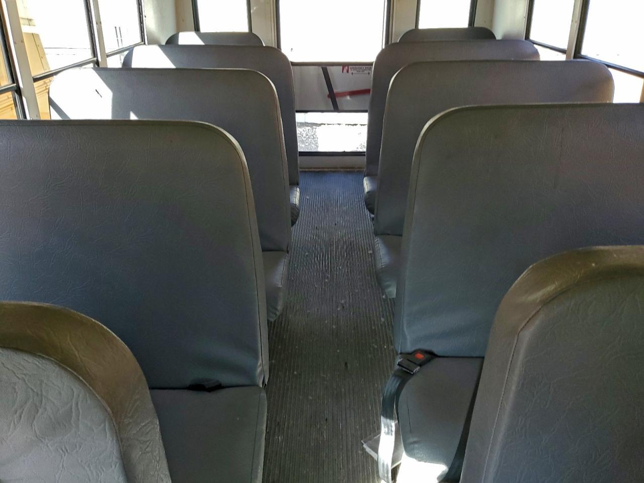 2015 Chevrolet Express School Bus - Фото 6